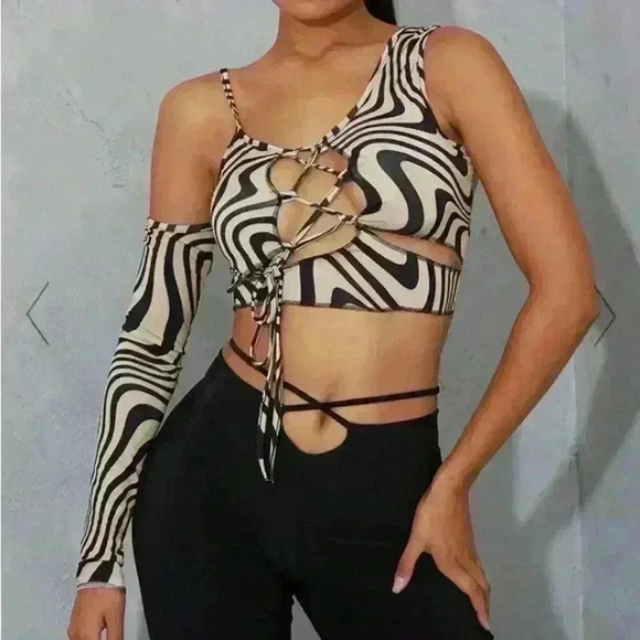 NWT PrettyLittleThing Brown Swirl Slinky Lace Up Cut Out Crop Top Size US 4 - Picture 1 of 6